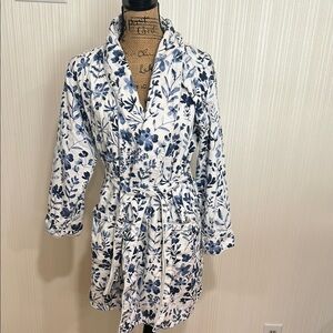 Boll & Branch Organic Cottton Floral Blue and White Women's Robe Size Small